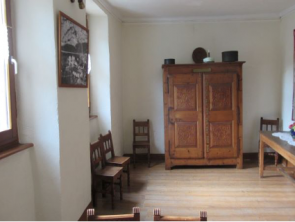 L armoire aux 8 cles
